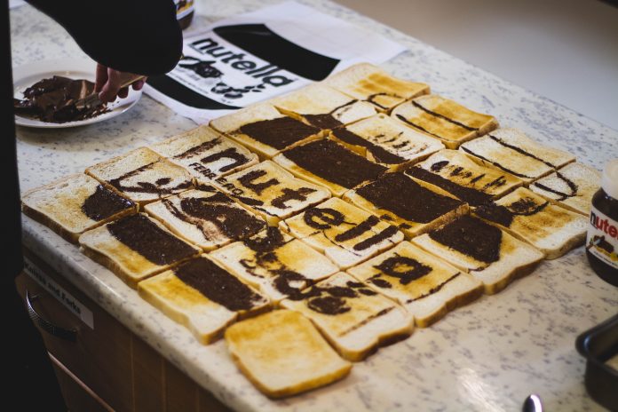 Turn toast into art with Nutella!
